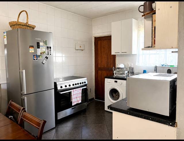2 BEDROOM FLAT FOR SALE IN REWLATCH